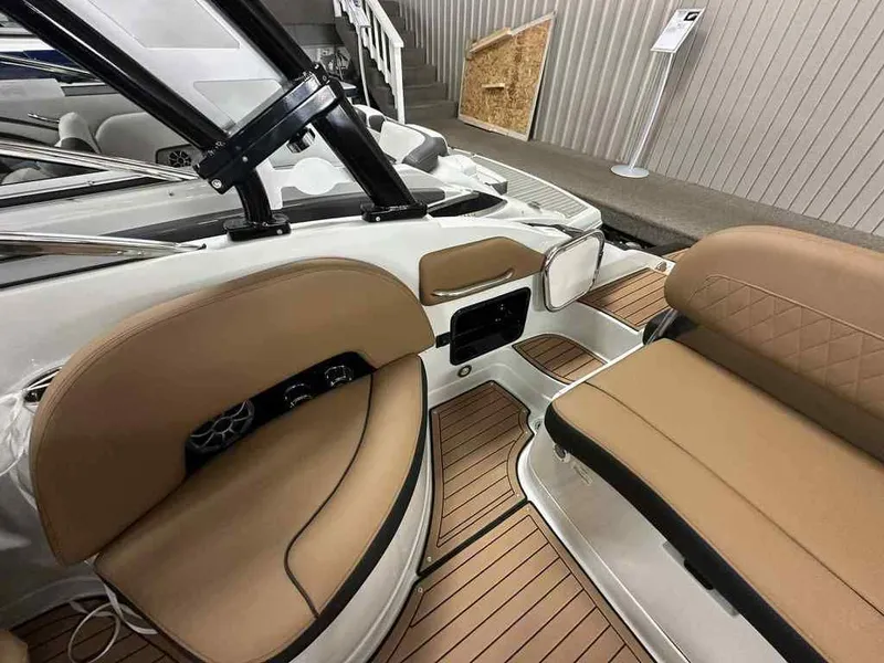 Slide: The Image of Crownline Boats Eclipse E255 2026 - 18