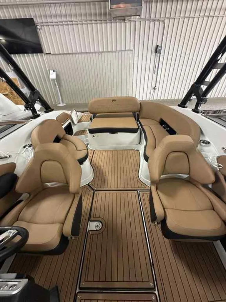 Slide: The Image of Crownline Boats Eclipse E255 2026 - 9