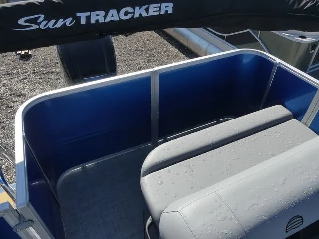 Slide: The Image of Sun Tracker Party Barge 18 DLX 2026 - 16