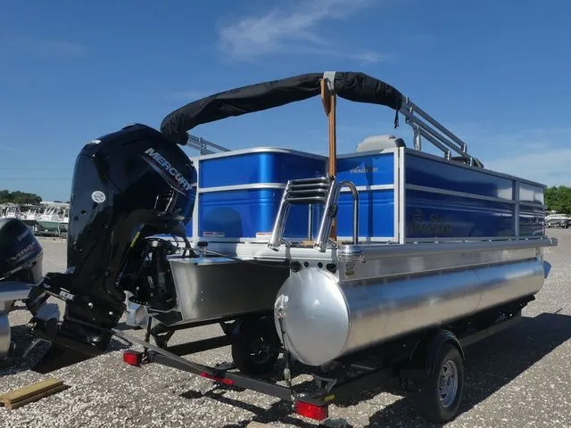 Slide: The Image of Sun Tracker Party Barge 18 DLX 2026 - 4