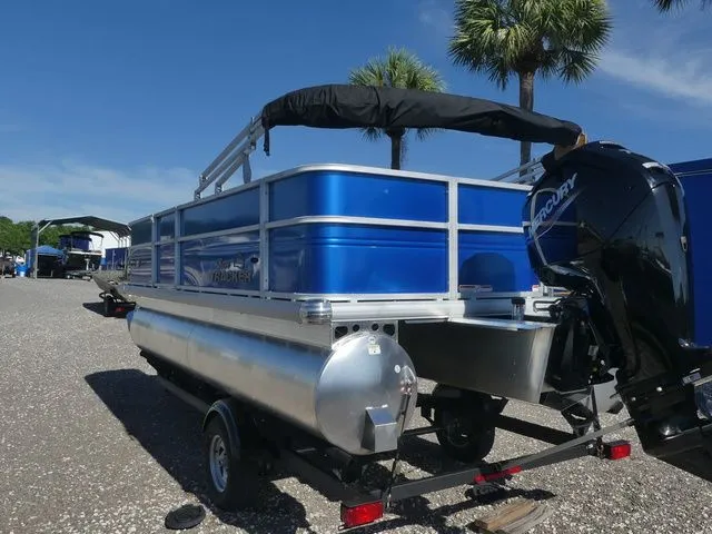 Slide: The Image of Sun Tracker Party Barge 18 DLX 2026 - 6