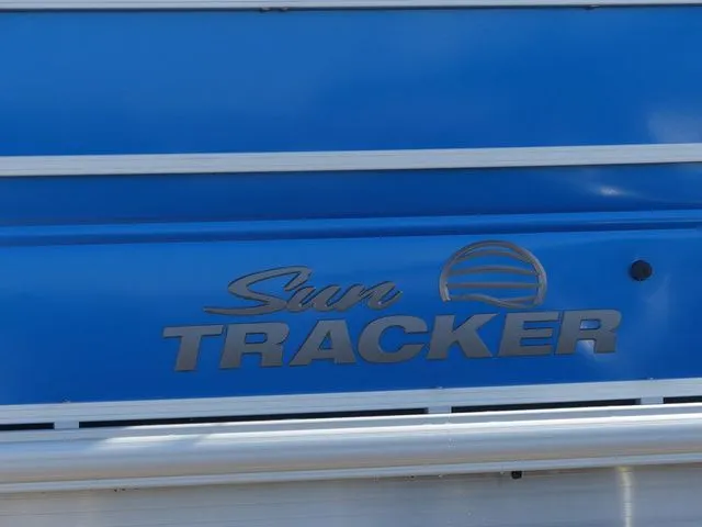 Slide: The Image of Sun Tracker Party Barge 18 DLX 2026 - 8