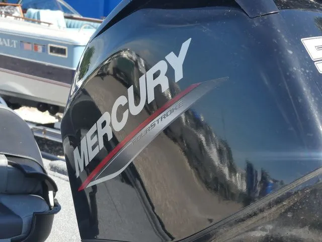 Slide: The Image of Tracker Bass Tracker Classic XL 2026 - 11