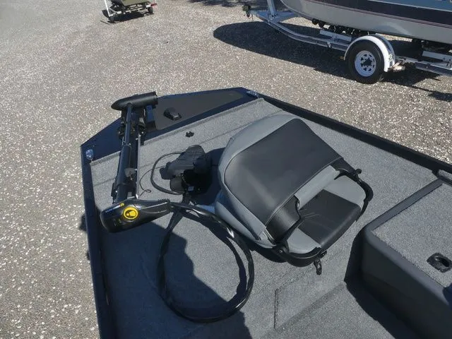 Slide: The Image of Tracker Bass Tracker Classic XL 2026 - 13