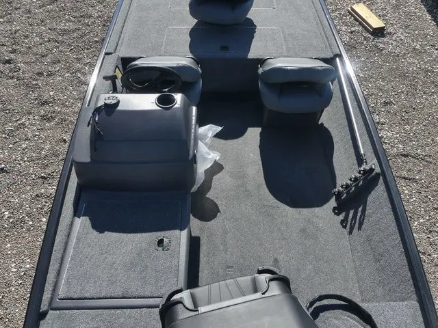 Slide: The Image of Tracker Bass Tracker Classic XL 2026 - 14