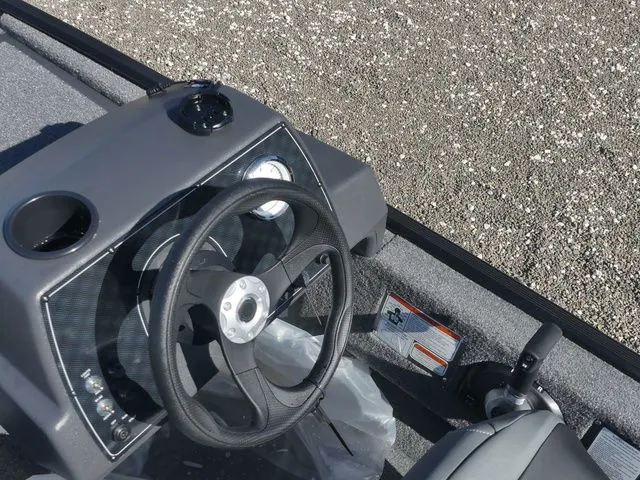 Slide: The Image of Tracker Bass Tracker Classic XL 2026 - 16