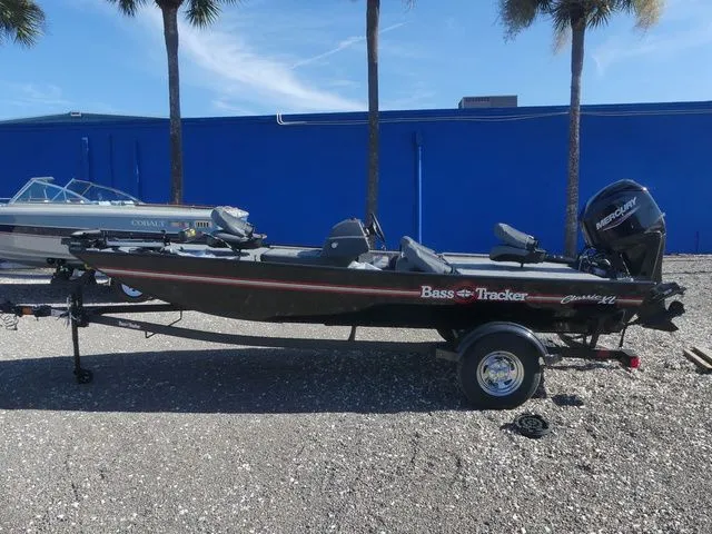 Slide: The Image of Tracker Bass Tracker Classic XL 2026 - 7