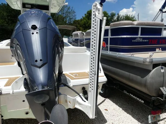 Slide: The Image of Sea Hunt Ultra 239 SE 2021 - 19