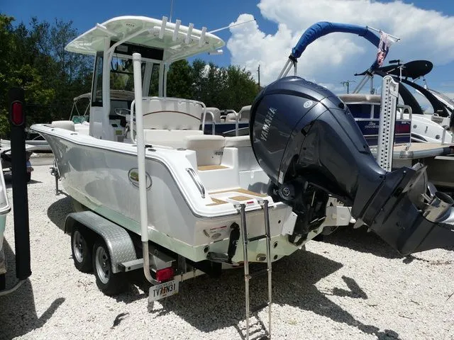 Slide: The Image of Sea Hunt Ultra 239 SE 2021 - 3