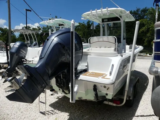 Slide: The Image of Sea Hunt Ultra 239 SE 2021 - 4