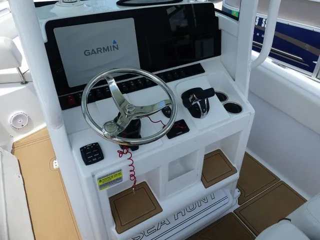 Slide: The Image of Sea Hunt Ultra 239 SE 2021 - 7