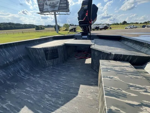 Slide: The Image of War Eagle 750 Gladiator 2026 - 8