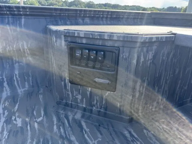 Slide: The Image of War Eagle 750 Gladiator 2026 - 9