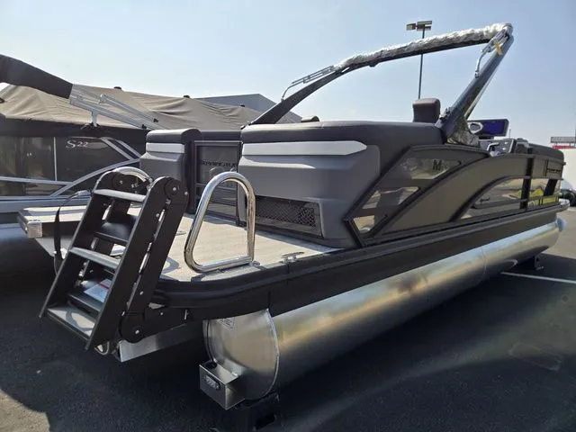 Slide: The Image of Bennington M Quad Bench 24 MFB Tritoon 2026 - 4