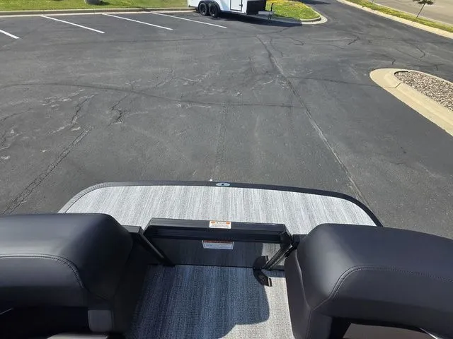 Slide: The Image of Bennington M Quad Bench 24 MFB Tritoon 2026 - 7