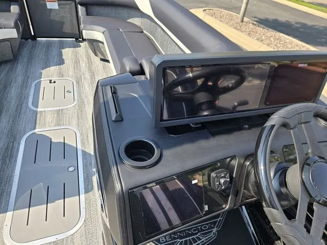 Slide: The Image of Bennington M Quad Bench 24 MFB Tritoon 2026 - 11