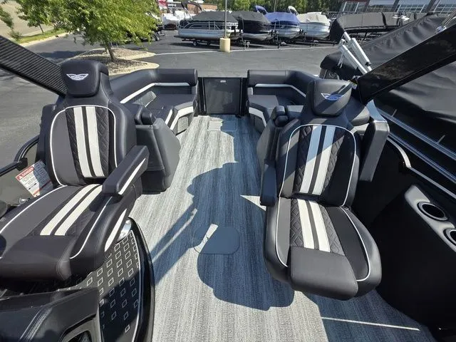 Slide: The Image of Bennington M Quad Bench 24 MFB Tritoon 2026 - 10