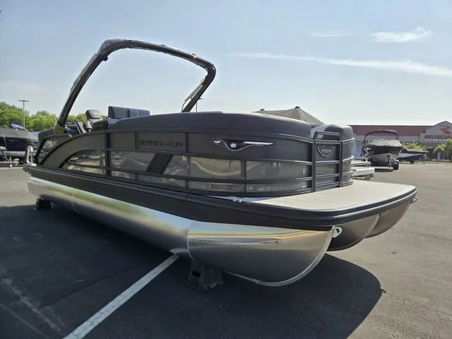 Slide: The Image of Bennington M Quad Bench 24 MFB Tritoon 2026 - 3