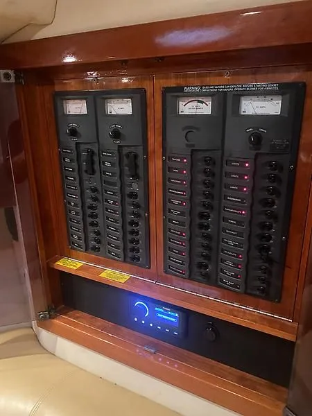 Slide: The Image of Riviera 47 EXCALIBUR 2004 - 26