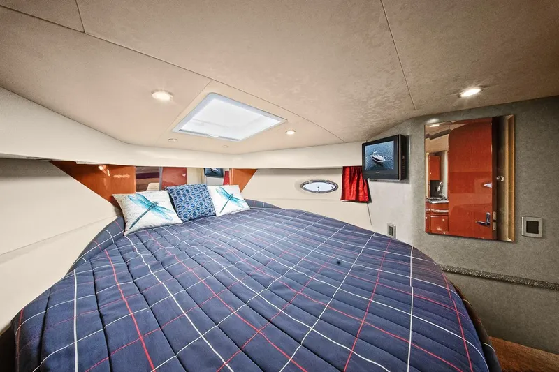 Slide: The Image of Interior of 2008 Formula 40 Performance Cruiser with cozy bed and modern amenities. - 17