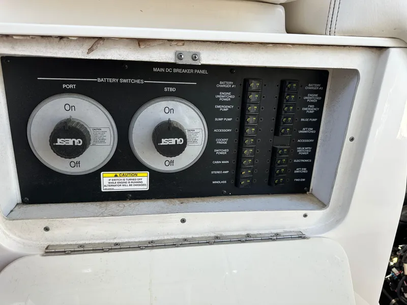 Slide: The Image of Sea Ray 350 Sundancer 2011 - 63