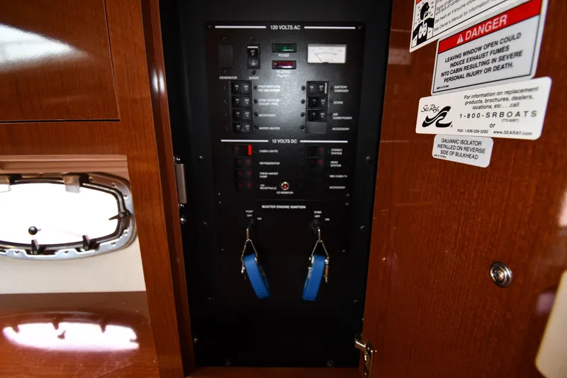 Slide: The Image of Sea Ray Sundancer 310 2011 - 55