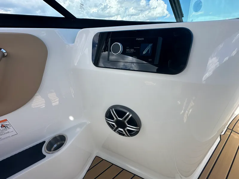 Slide: The Image of Sea Ray SDX 250 Outboard 2026 - 16