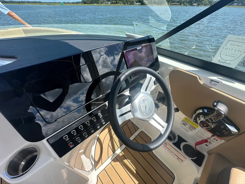 Slide: The Image of Sea Ray SDX 250 Outboard 2026 - 18