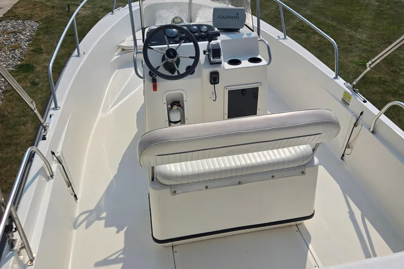 Slide: The Image of 1998 Boston Whaler 18 Dauntless boat interior with steering console and seating. - 13