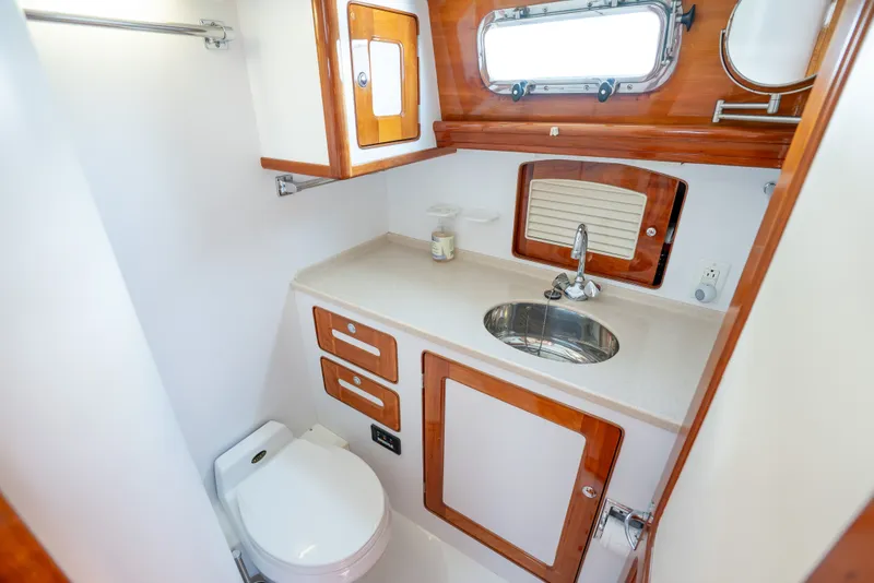 Slide: The Image of Little Harbor WhisperJet 44 2000 - 22