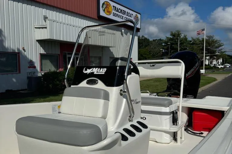 Slide: The Image of 2026 Mako Pro Skiff 17 CC boat at Tracker Boat Service Center. - 8