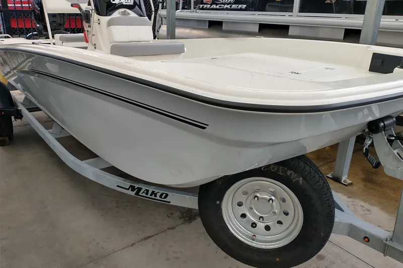 The Image of 2026 Mako Pro Skiff 17 CC boat on trailer, displayed indoors. - 0