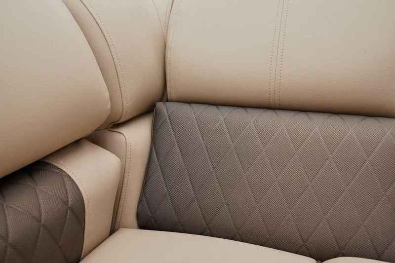 Slide: The Image of Sun Tracker Party Barge 24 DLX 2025 - 30