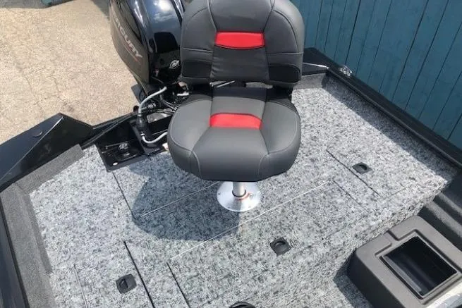 Slide: The Image of 2026 Tracker Pro Team 175 Crappie Edition boat seat and motor detail. - 22