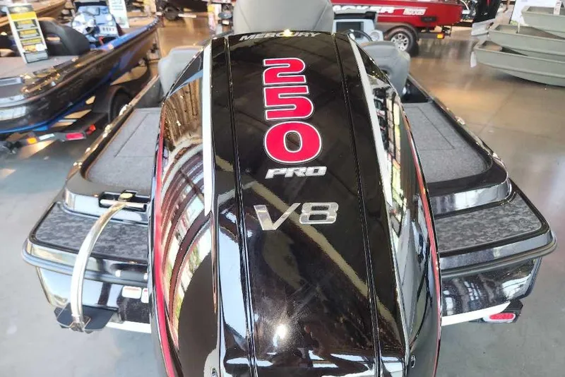Slide: The Image of 2026 Nitro Z20 XL Pro boat with Mercury 250 Pro V8 engine in showroom. - 6