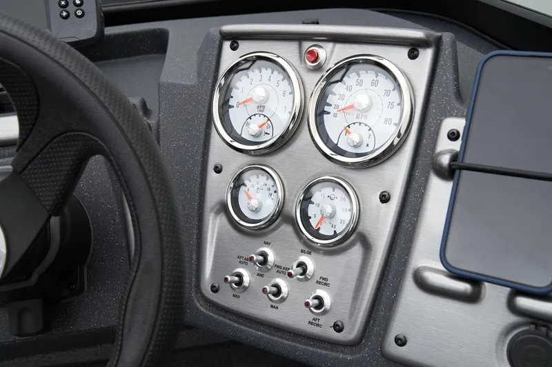 Slide: The Image of Tracker Pro Guide V-175 WT 2026 - 40