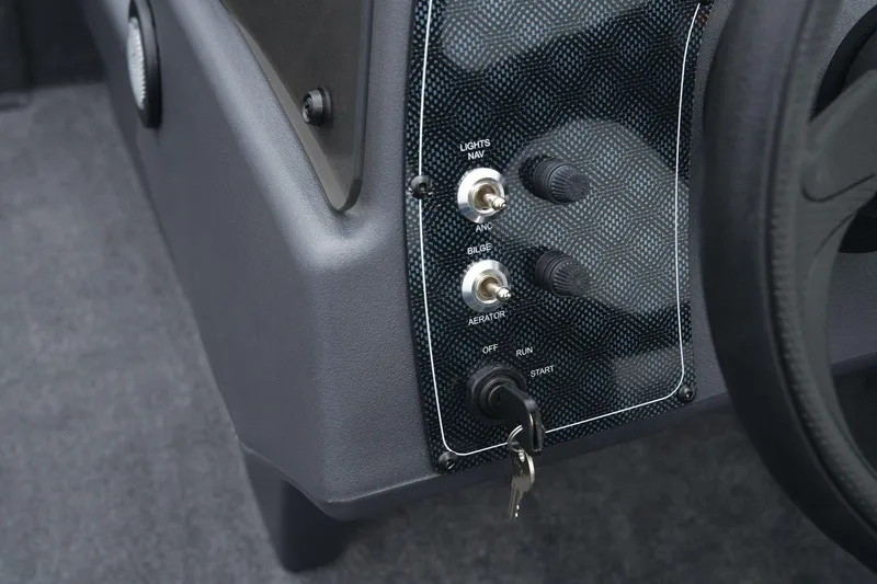 Slide: The Image of Tracker Bass Tracker Classic XL 2026 - 19