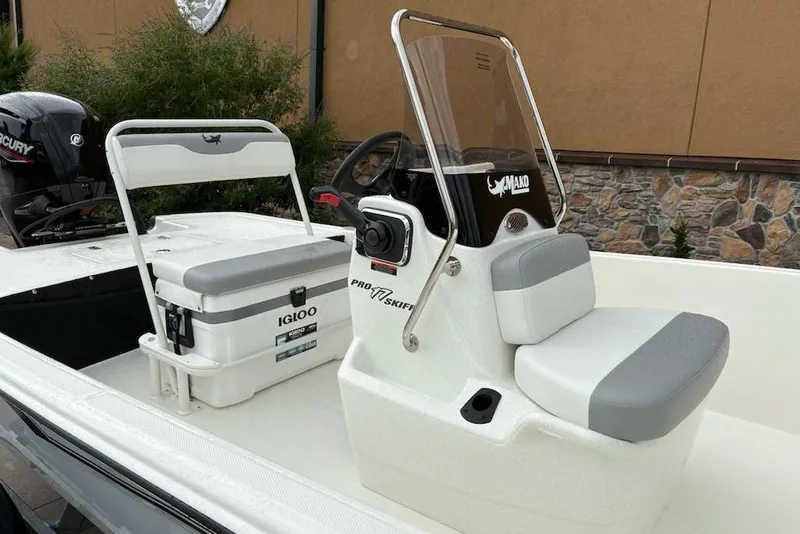 Slide: The Image of 2026 Mako Pro Skiff 17 CC boat interior with seating and console. - 4