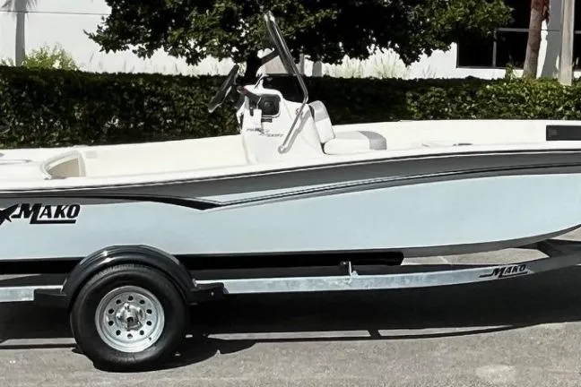 Slide: The Image of 2026 Mako Pro Skiff 15 CC boat on trailer, side view. - 10