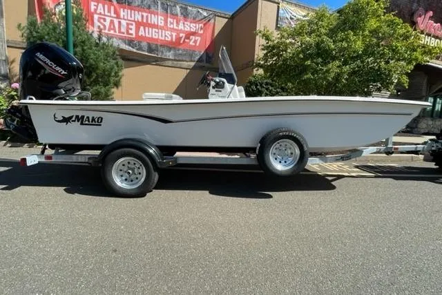 The Image of 2026 Mako Pro Skiff 17 CC boat on trailer, outdoor display, sunny day. - 0