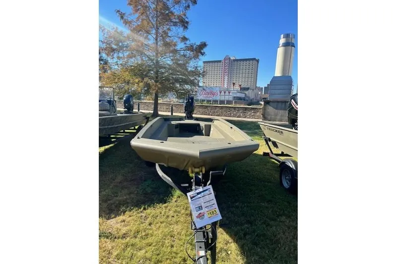 Slide: The Image of 2026 Tracker Grizzly 1650 T Prairie Wings Edition boat displayed outdoors. - 34