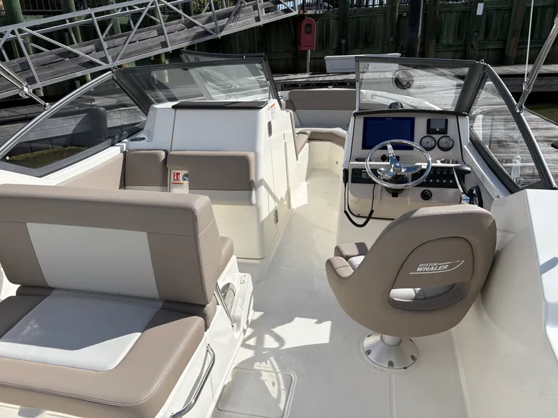 Slide: The Image of Boston Whaler 210 Vantage 2026 - 18