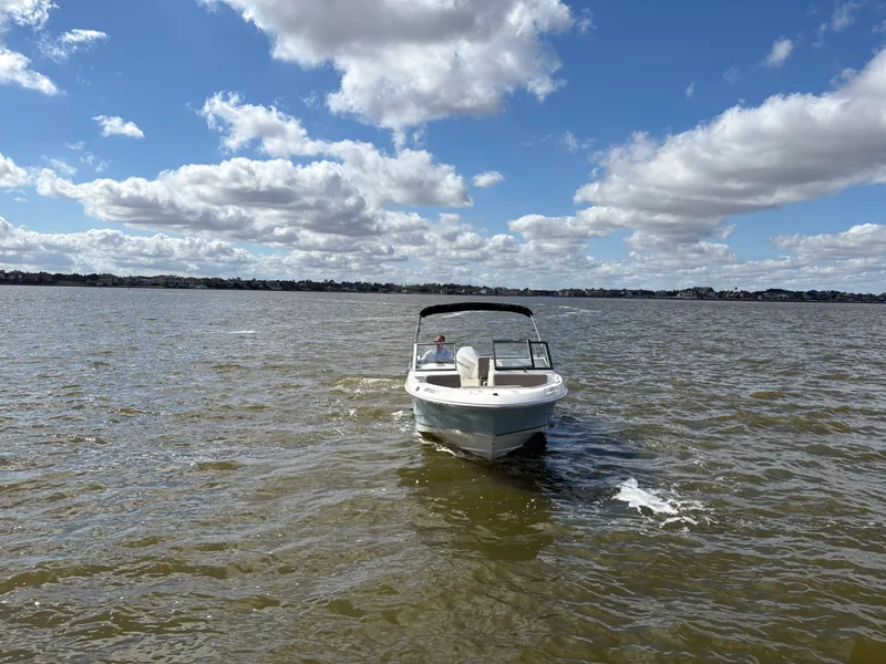 Slide: The Image of Boston Whaler 210 Vantage 2026 - 2