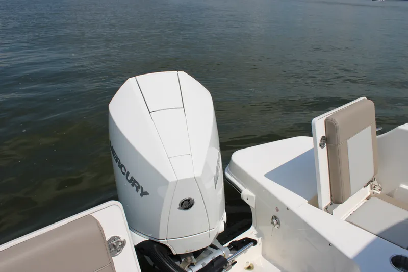 Slide: The Image of Boston Whaler 210 Vantage 2026 - 20