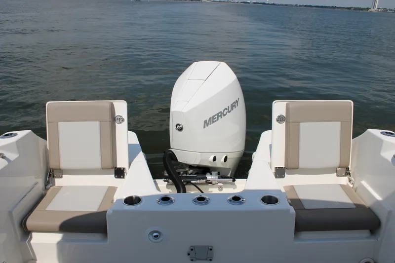 Slide: The Image of Boston Whaler 210 Vantage 2026 - 23