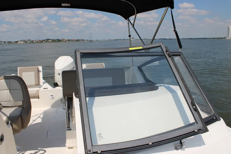 Slide: The Image of Boston Whaler 210 Vantage 2026 - 24