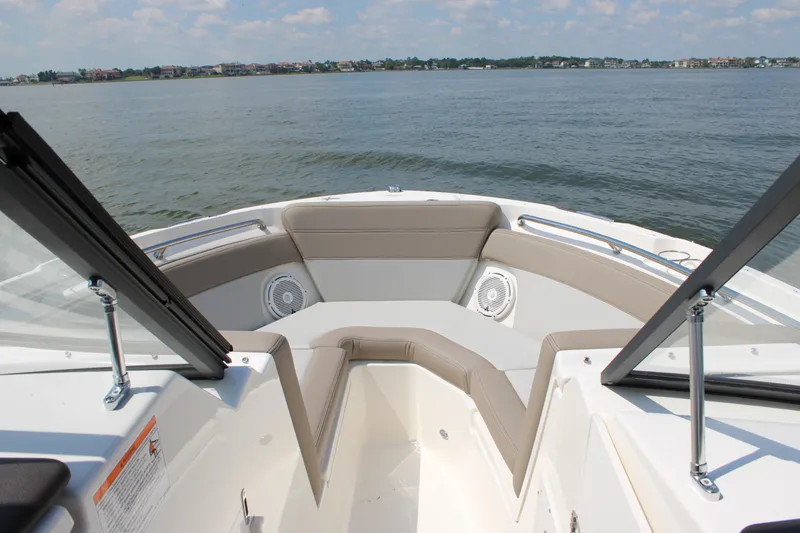 Slide: The Image of Boston Whaler 210 Vantage 2026 - 25