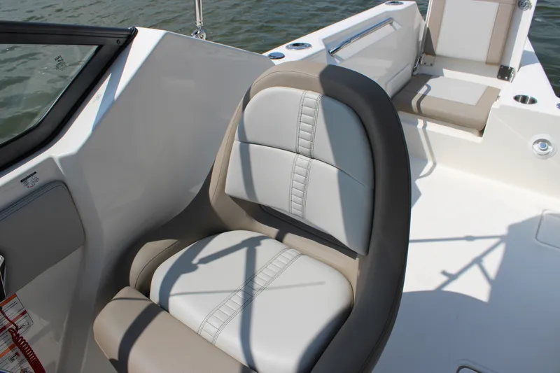 Slide: The Image of Boston Whaler 210 Vantage 2026 - 26