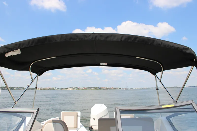 Slide: The Image of Boston Whaler 210 Vantage 2026 - 34
