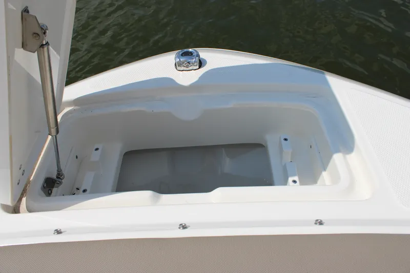 Slide: The Image of Boston Whaler 210 Vantage 2026 - 36